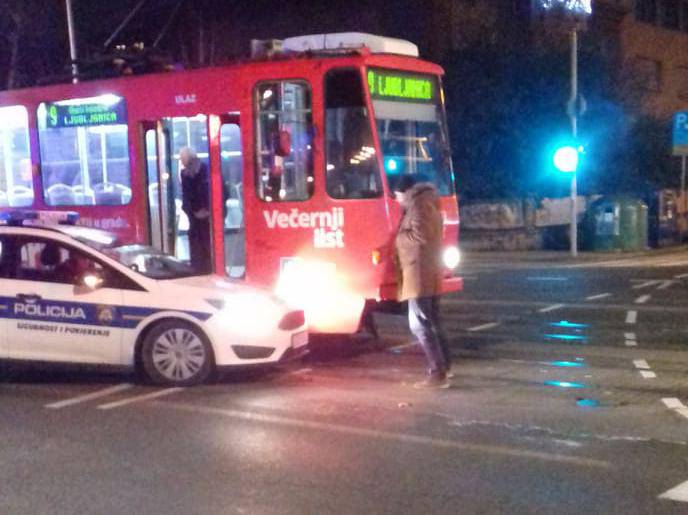 Nitko nije ozlijeđen: Policija i tramvaj se sudarili u Zagrebu