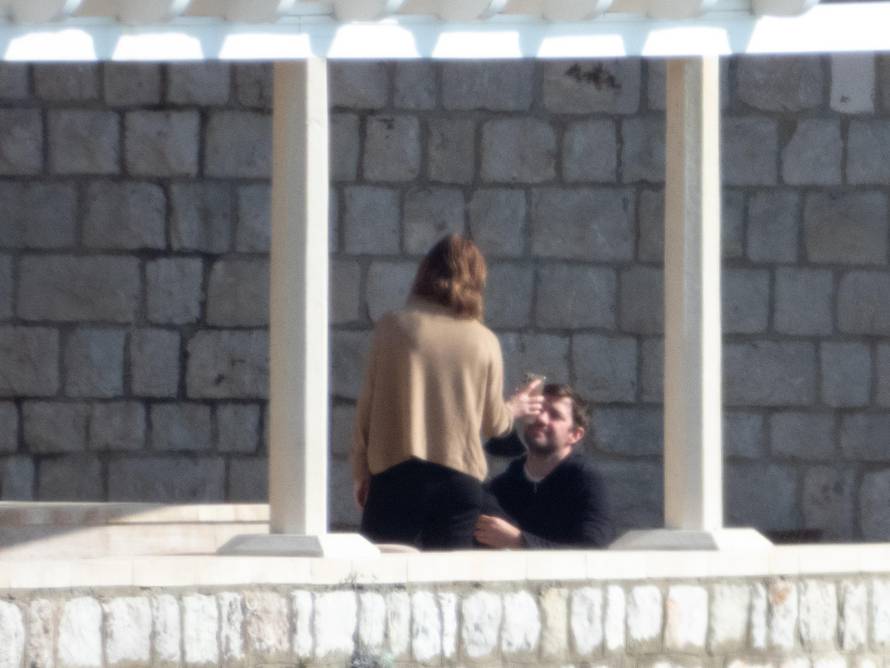 Nakon posjeta suprugu John Krasinskiju, glumica Emily Blunt s kćerima Hazel i  Violet napustila je Dubrovnik