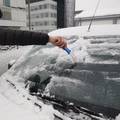 Karton, čarape i trikovi koji će pomoći u čišćenju leda s auta