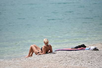 Kupanje u moru i sunčanje na plažama Makarske