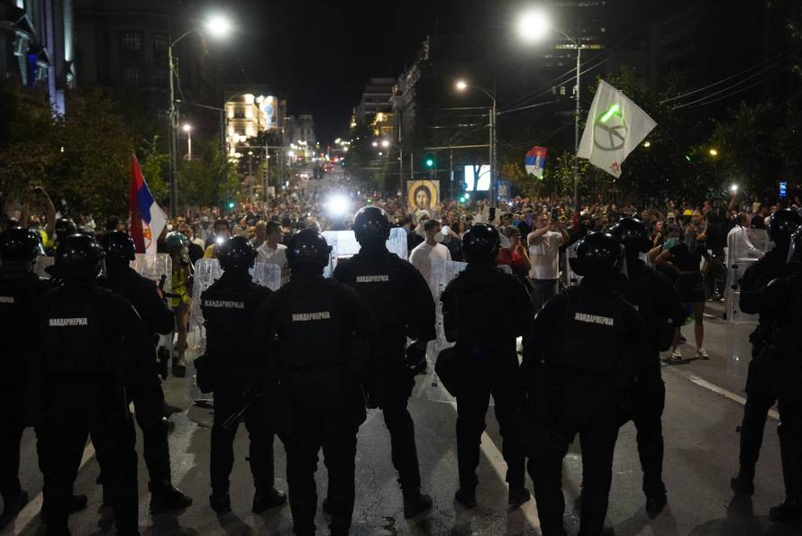Beograd: Prosvjed pod geslom "Nismo mi vreće za udaranje", nakon sto je policija je sinoć upotrijebila prekomjernu silu nad građanima
