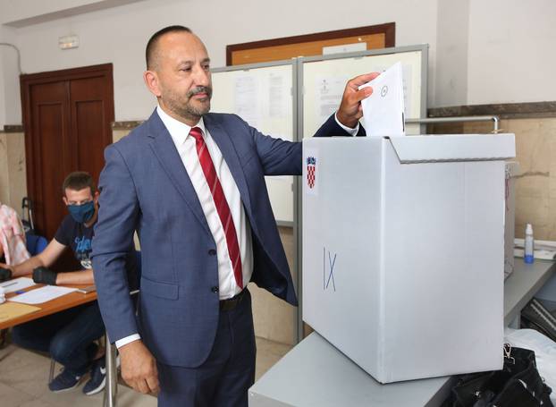 Šibenik: Glasovanje Hrvoja Zekanovića na parlamentarnim izborima 2020.