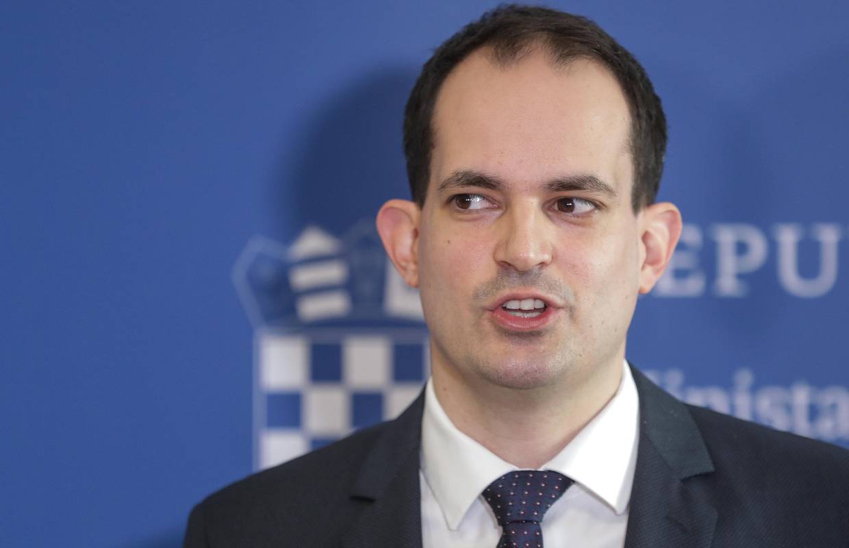 Zaposlenik u ministarstvu ne može imati veću plaću nego vi? Ministar Malenica: 'Tako je'