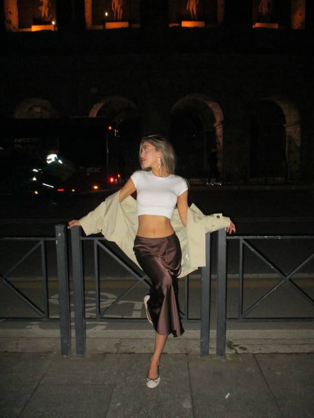 FOTO Sve joj je na mjestu! Prije su je ismijavali, danas zarađuje ogromne cifre kao model