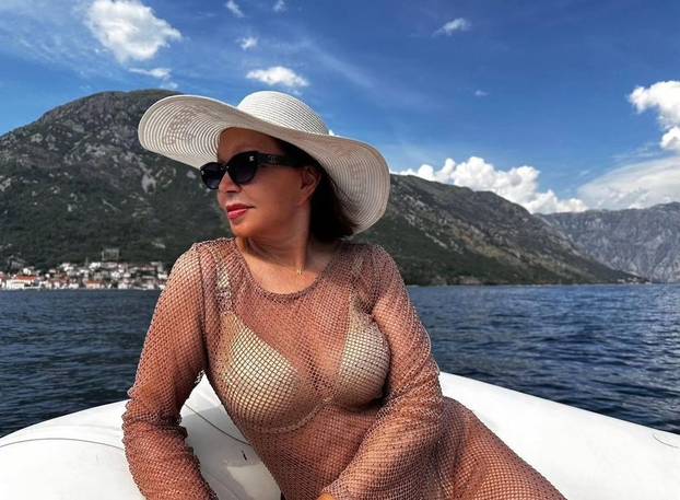 FOTO Neda Ukraden (74) bacila fanove u trans fotkom u bikiniju