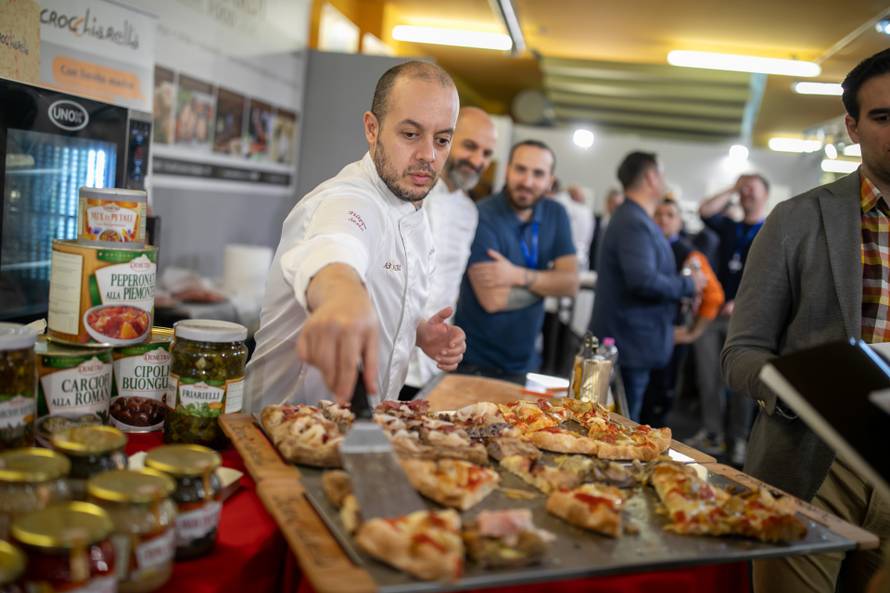Pizza majstori otkrivaju tajne zanata u Poreču: pogledajte izradu i kušajte najbolju hranu