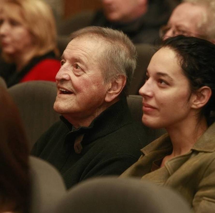 Sahranjen Nikolić: Bjelogrlić govorom rasplakao sve kolege