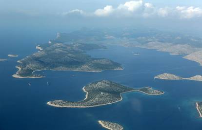 Oko 90 otoka, otočića i hridi čine Nacionalni park Kornati