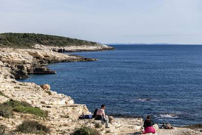 Koji studeni? Super je na plaži! Temperatura mora je čak 21°C