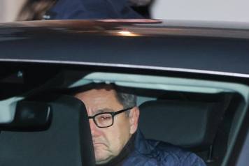 Zagreb: Izlazak Andrije Mikulića i inspektora iz kuće nakon opsežne pretrage