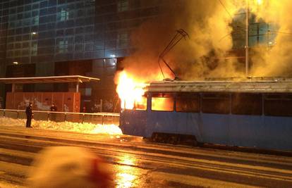 Zagreb: Zapalio se tramvaj kod stadiona, nitko nije ozlijeđen 