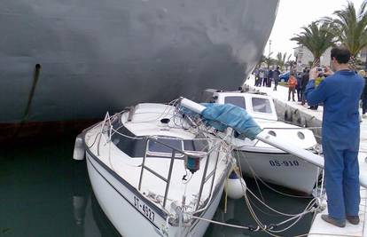 Vranjic: Brod Krka  potopio jednu, oštetio dvije brodice