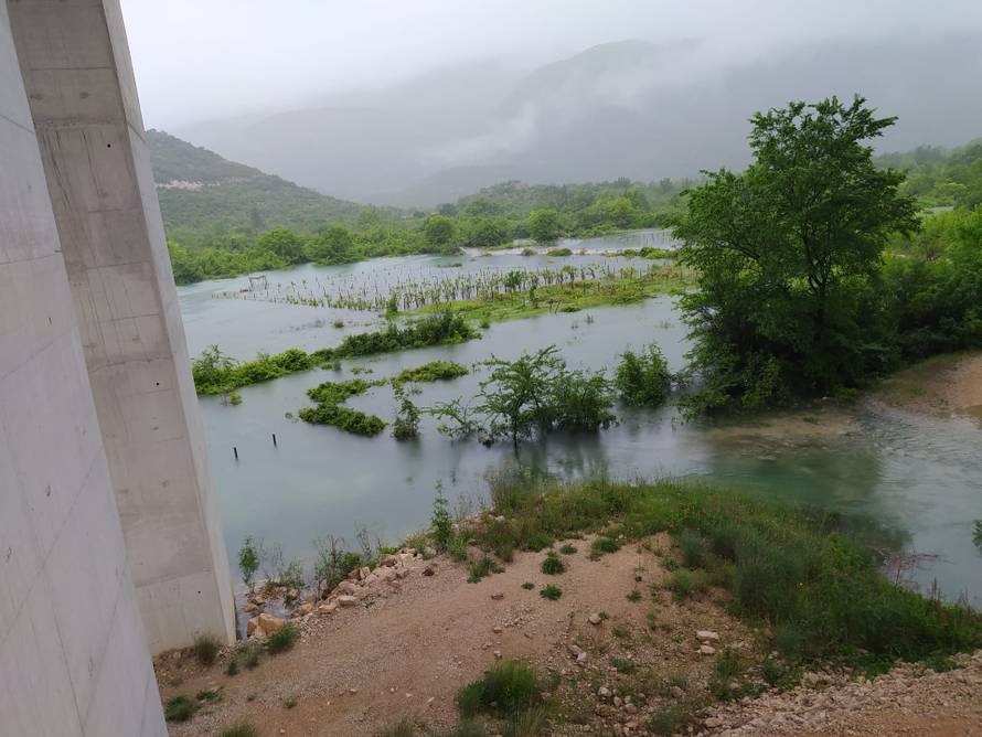 Poplave su poharale vrgorački kraj, nasadi su pod vodom. 'To je tako kada se priroda poigra'