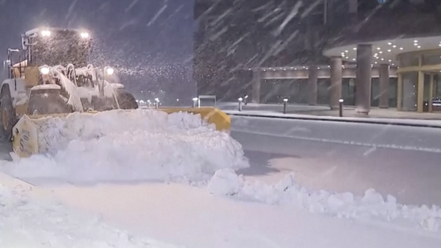 VIDEO Snježni kolaps u SAD-u: Zbog oluje otkazali više od 900 letova, zatvorili i dio škola