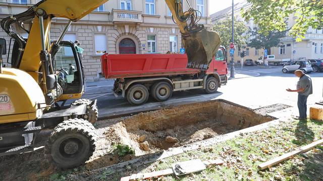 Zagreb: Postavljaju se podzemni spremnici za otpad