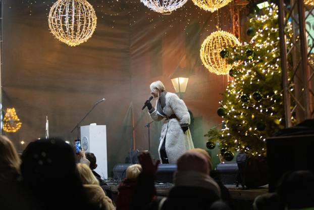Osijek: Otvorenje Adventa uz koncert Danijele Martinović
