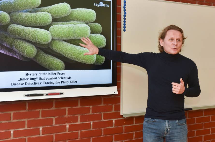Profesor Đikić učenicima: Virus mogu pobijediti znanje i oprez