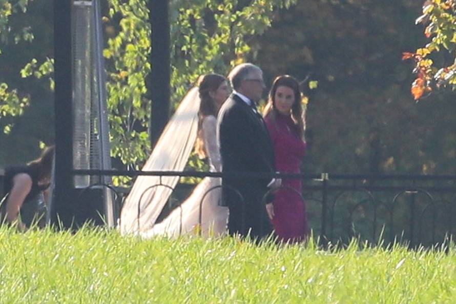 Bill and Melinda Gates walk daughter down the aisle!