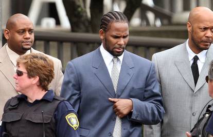 R. Kelly je zaručen s navodnom žrtvom: Pisala je sudu, branila pjevača i tražila blažu kaznu