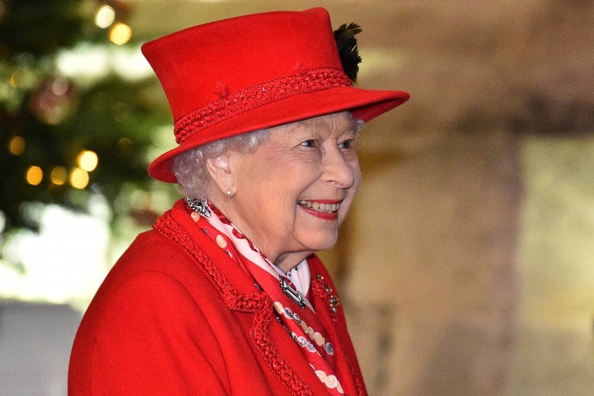 Kraljica Elizabeta će se cijepiti, a po prvi put nakon izbijanja pandemije okupila je obitelj