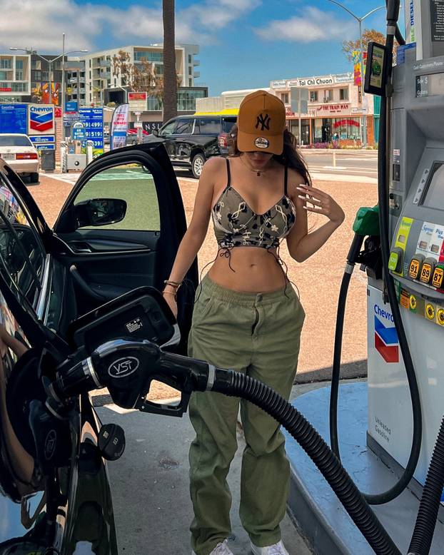 FOTO Lijepa Claudia iz Brazila nevjerojatno sliči Megan Fox, a prati je osam milijuna ljudi