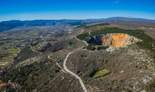 &Ccaron;udo Dalmatinske zagore: Ovo jezero duboko je stotinama metara i krije neobi&ccaron;nu legendu