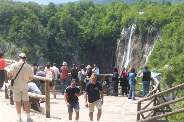 Turisti na Plitvicama