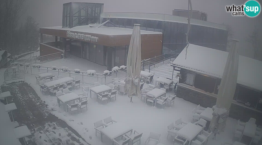 VIDEO Snježni kaos na A1: Kamion se prevrnuo  kod  Ogulina. Prekinut promet