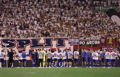 VIDEO Torcida pozvala igrače i poručila im jednu stvar, a klubu prijeti kazna zbog bakljade...