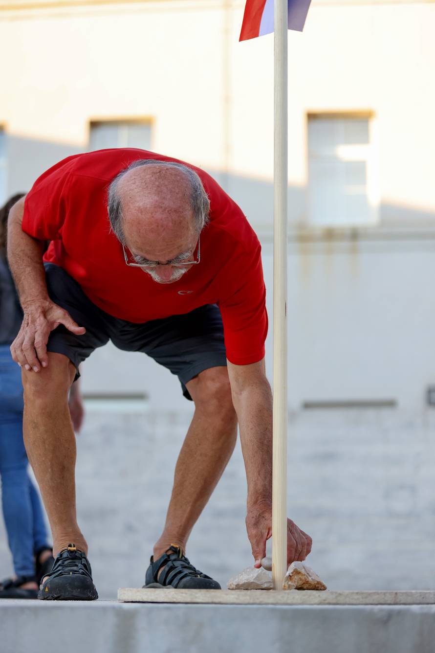 Benkovac: Organizatori benkovačkog festivala "Nosi se" koji je odgođen nakon prosvjeda branitelja održali mirni prosvjed