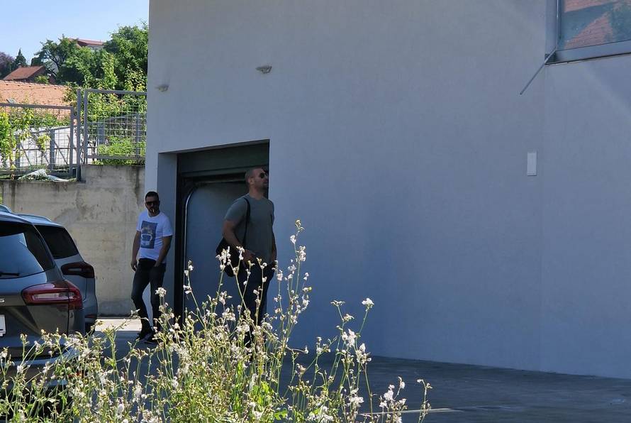 Ovo je garaža užasa u kojoj su likvidirali muškarca i djevojku. Istražitelji i jutros češljaju teren