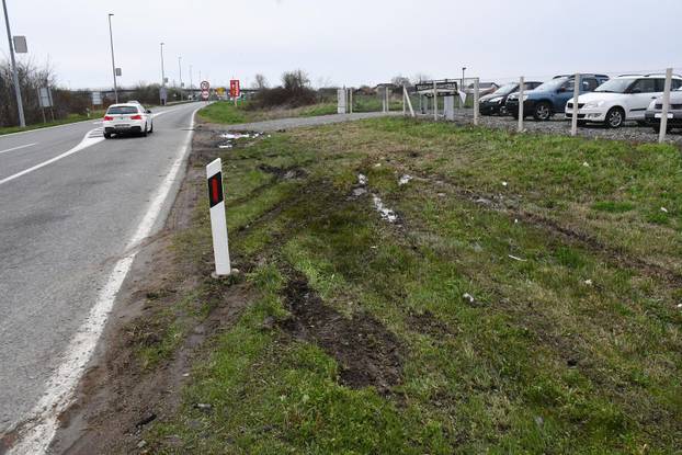 FOTO Tužni prizori u Sl. Brodu: Na mjestu gdje je poginulo dijete gori bijeli lampion...