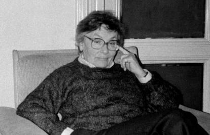 Urednica HRT-a Zora Dirnbach preminula je  u 90. godini...
