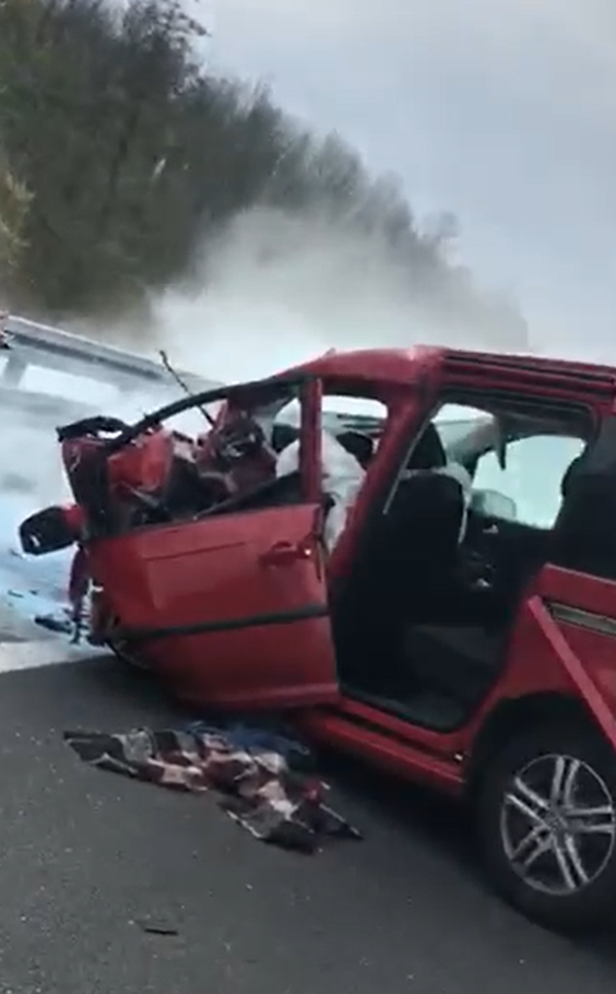 Jedan poginuo, drugi ozlijeđen: 'Vozači su gasili zapaljeni auto'