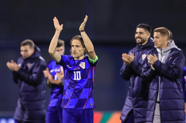 Slavlje hrvatskih igrača nakon pobjede u suretu sa Škotskom