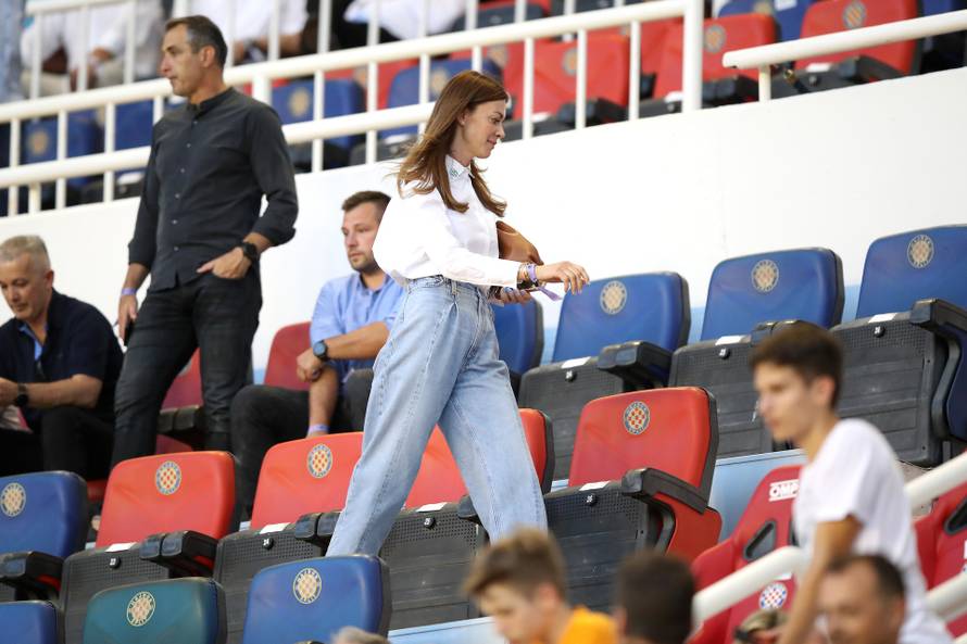 Split: Uzvanici na tribinama prate susret Hrvatske i Francuske u Ligi nacija