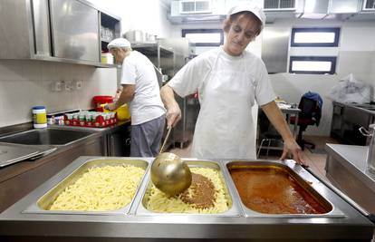 Mirosavljević: Čak 60 posto škola uspjelo je ponuditi topli obrok u prvom tjednu nastave