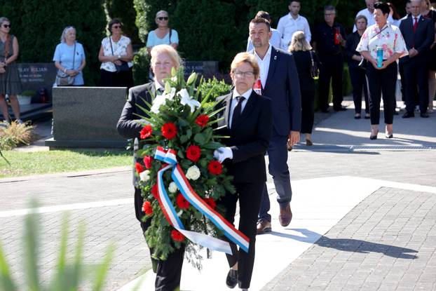 Vukovar: Polaganje vijenaca na Memorijalnom groblju povodom obilježavanja Dana sjećanja na nestale