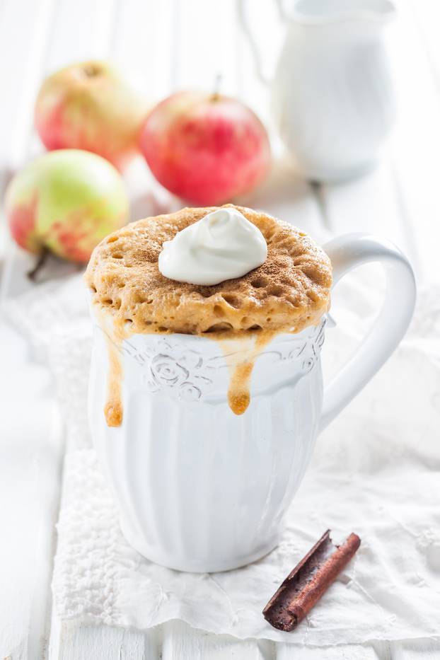 apple-cinnamon muffins in a mug