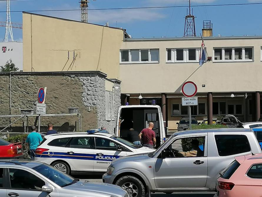 Dojava o bombi ispred postaje u Dubravi: Policija je sve ogradila