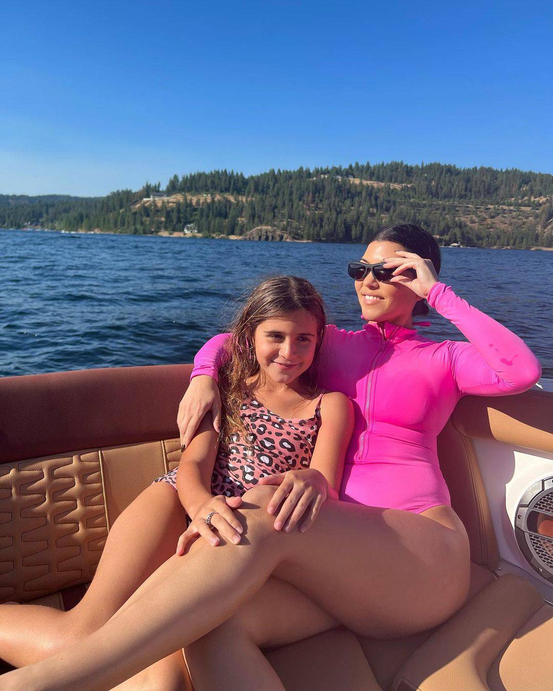 Kardashianka na meti kritičara: Njezina 10-godišnja kći u videu uči pratitelje kako se šminkati