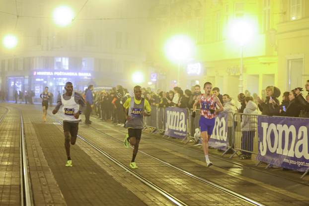 Održan 14. Zagrebački noćni cener na kojem je sudjelovalo oko 3000 trkača