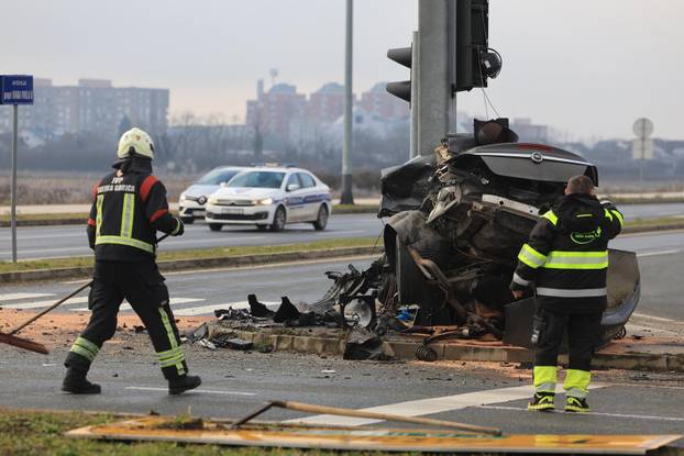Velika Gorica: Automobilom sletio s ceste pa udario u stup