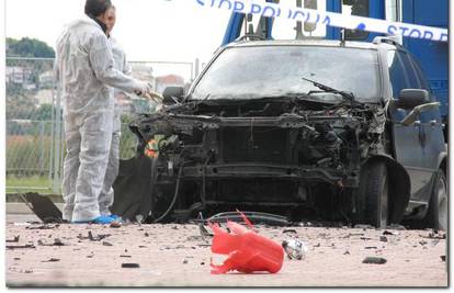 Eksplodirao BMW iz Srbije na parkiralištu u Omišu