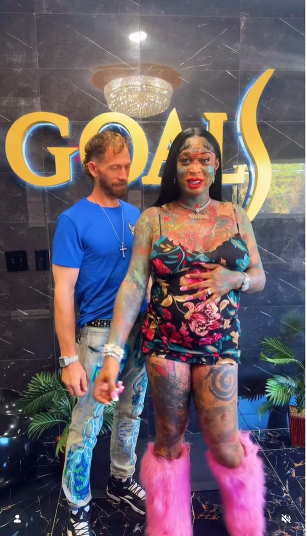 FOTO 'Govore da smo najružniji par ikad! Upoznali smo se preko interneta. Ovo je naša priča...'