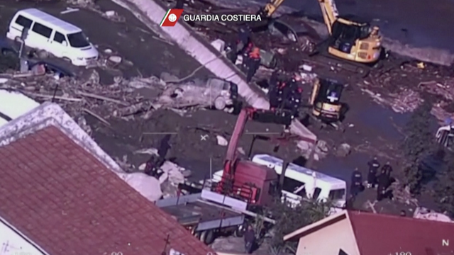 Stravične snimke iz zraka: Spasioci tragaju za nestalima u odronu zemlje u Italiji