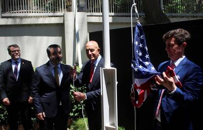 FOTO Na rezidenciji u Damasku podigli američki barjak, prvi put od početka građanskog rata