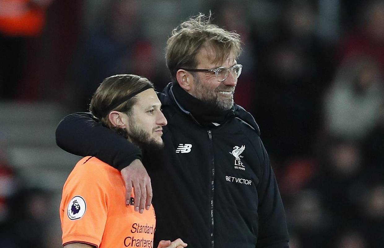 Pokazao radost: Klopp skinuo svoju kapu i naklonio se Lallani