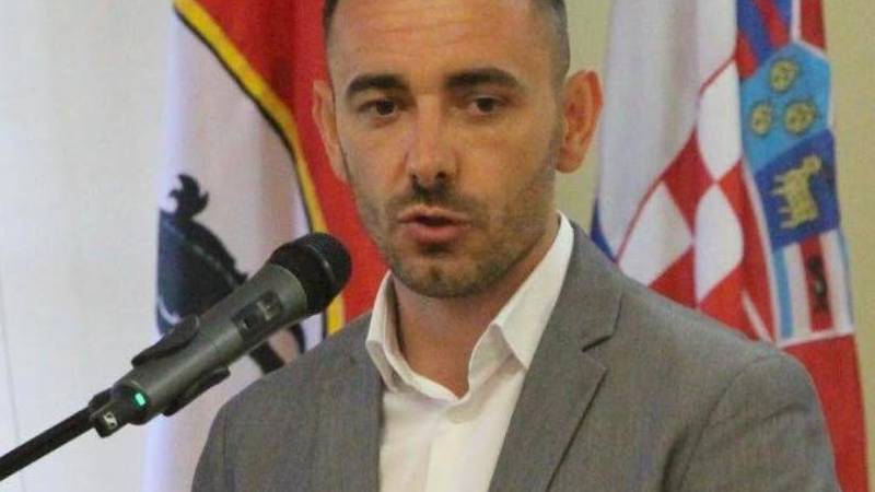 U Slavoniji izviždali HDZ-ovog načelnika. Ljudi bijesni zbog poskupljenja komunalija