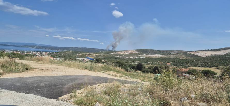 FOTO Opet gori na Čiovu: 'Požar se aktivirao na starom mjestu'